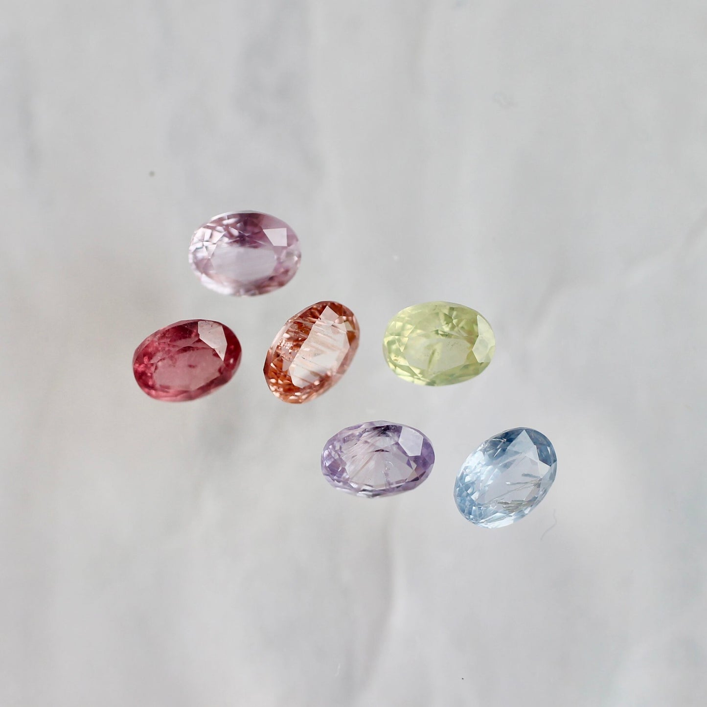 非加熱サファイア 0.48ct 5mm×4mm オーバルカット 【MJ2434】