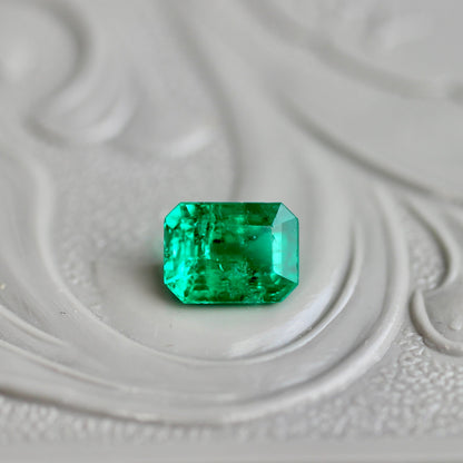 エメラルドカット エメラルド 0.34ct 5.0mm×3.6mm-2.4mm 【MJ2475】
