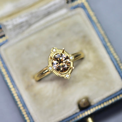 コニャックブラウンダイヤモンド 0.917ct VS-2 Very Good ラウンドブリリアントカット【MJ2677】