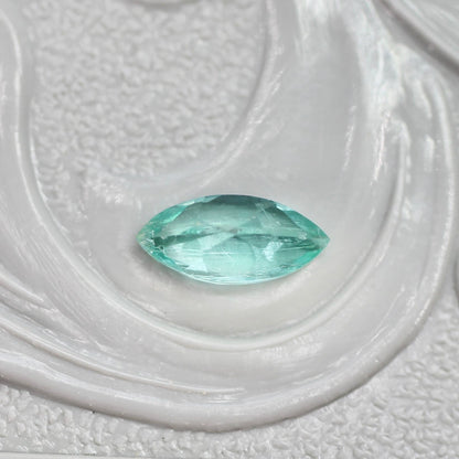 パライバカラーベリル 0.20ct マーキスカット 6.2mm×2.9mm×2.2mm【MJ2713】