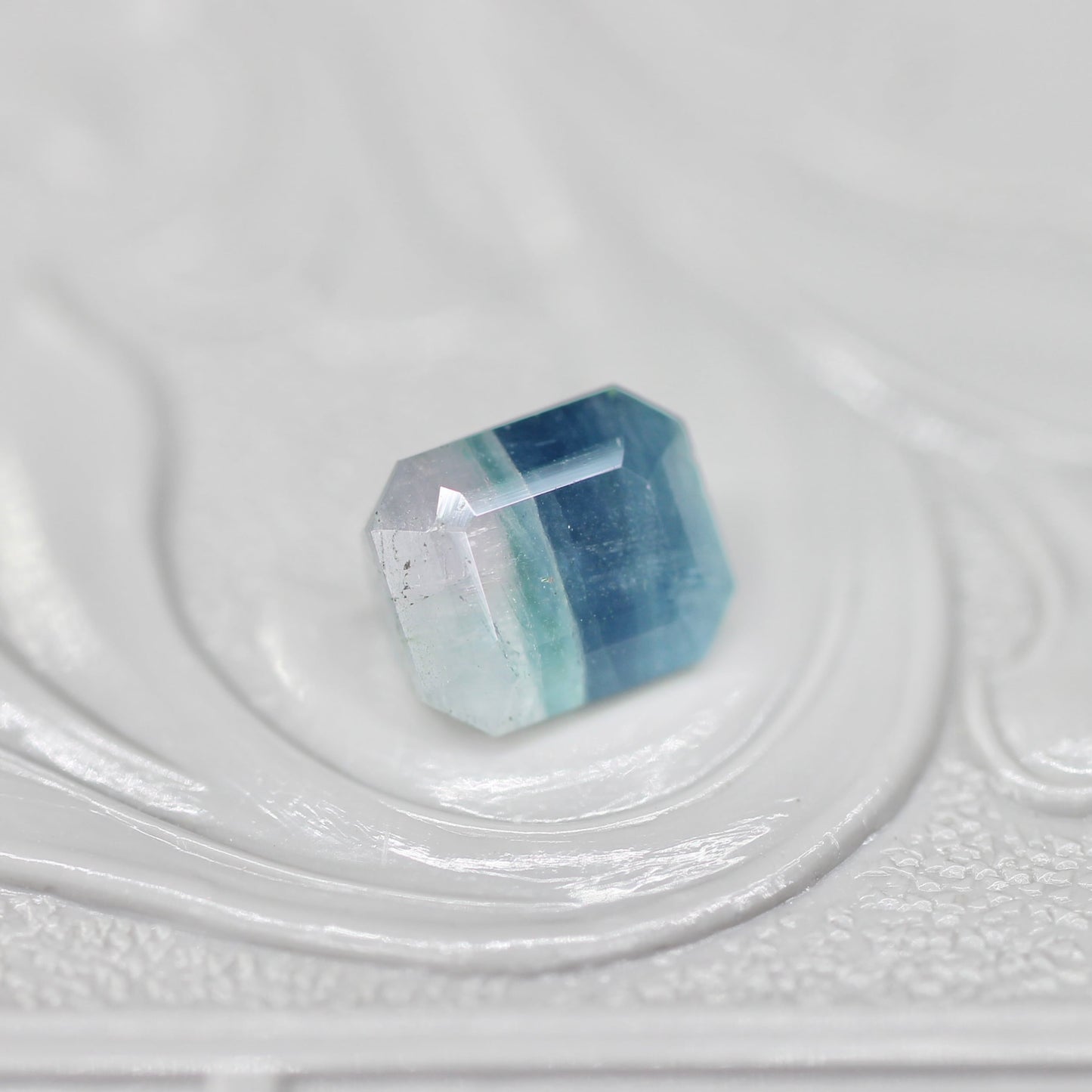 パーティーカラードトルマリン 0.92ct エメラルドカット 6.0mm×5.1mm×3.7mm【MJ2660】