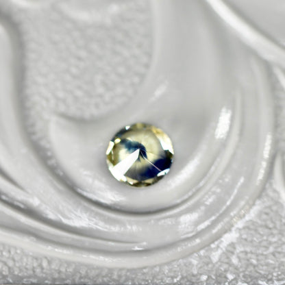 ラウンドカット バイカラーサファイア 0.19ct  3.1mm×3.1mm×1.7mm【MJ2541】