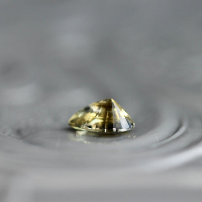 バイカラーサファイア 0.165ct ペアシェイプカット 4mm×3mm 【MJ2458】