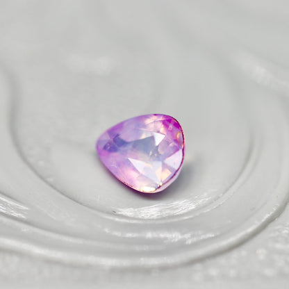 ペアシェイプカット シルキーパープルピンク バイカラーサファイア　0.31ct  4.3mm×3.4mm×1.8mm 【MJ2520】