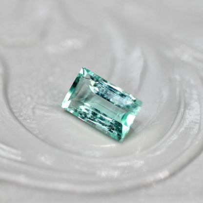 パライバカラーベリル 0.24ct スクエアカット 5.3mm×3.2mm×2.2mm【MJ2717】