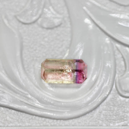 パーティーカラードトルマリン 0.60ct エメラルドカット 6.8mm×3.4mm×2.9mm【MJ2664】