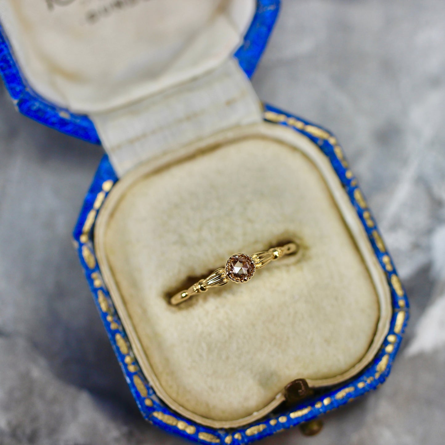 ローズカットブラウンダイヤモンド0.1ct K10YG ミルフレーム×アンティークアーム