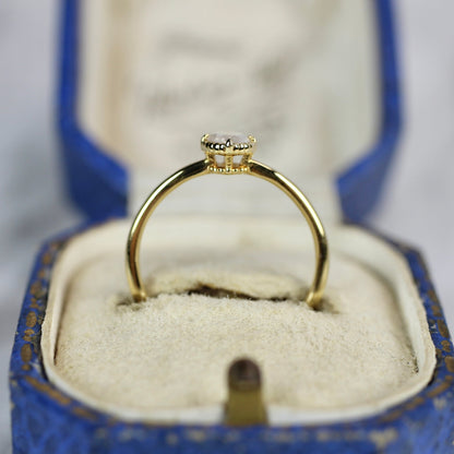 ホワイト系ダイヤモンド 0.22ct K18YG ラウンドブリリアントカット ミルフレーム×テーパーアーム【MJ2841】