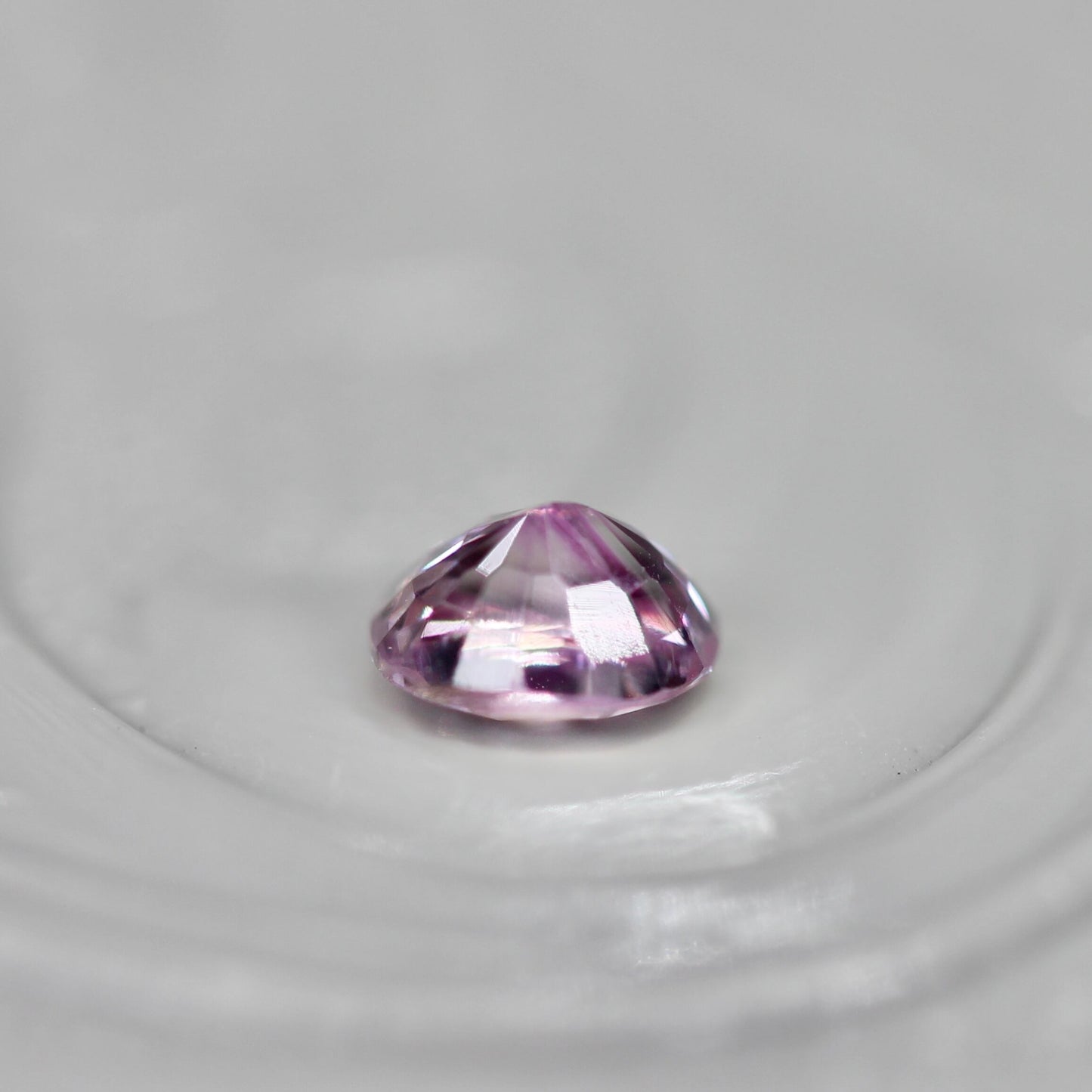 バイカラーサファイア 0.21ct オーバルカット 3.8mm×3mm 【MJ2463】
