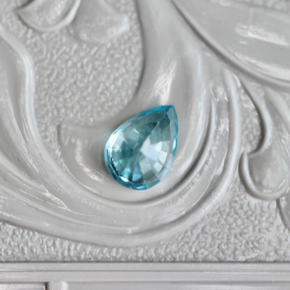 ブルージルコン ペアシェイプカット 0.76ct 6×4.5mm 【MJ2453】