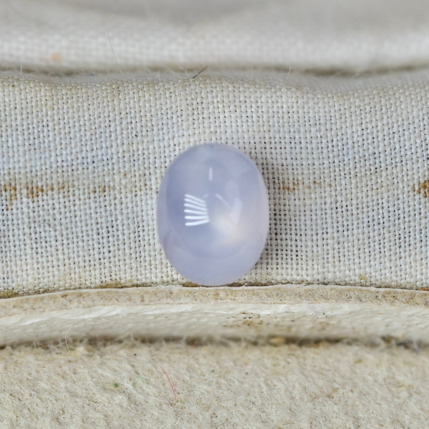 スターサファイア 0.56ct カボションカット 5.0mm×3.9mm×2.8mm【MJ2944】