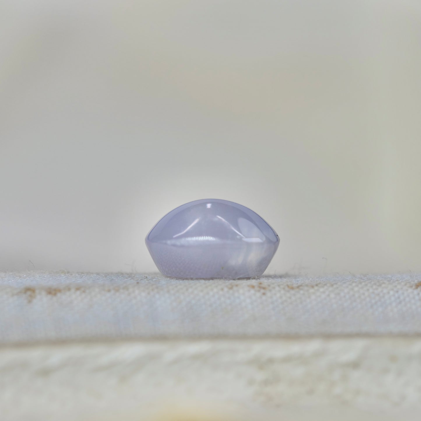 スターサファイア 0.56ct カボションカット 5.0mm×3.9mm×2.8mm【MJ2944】