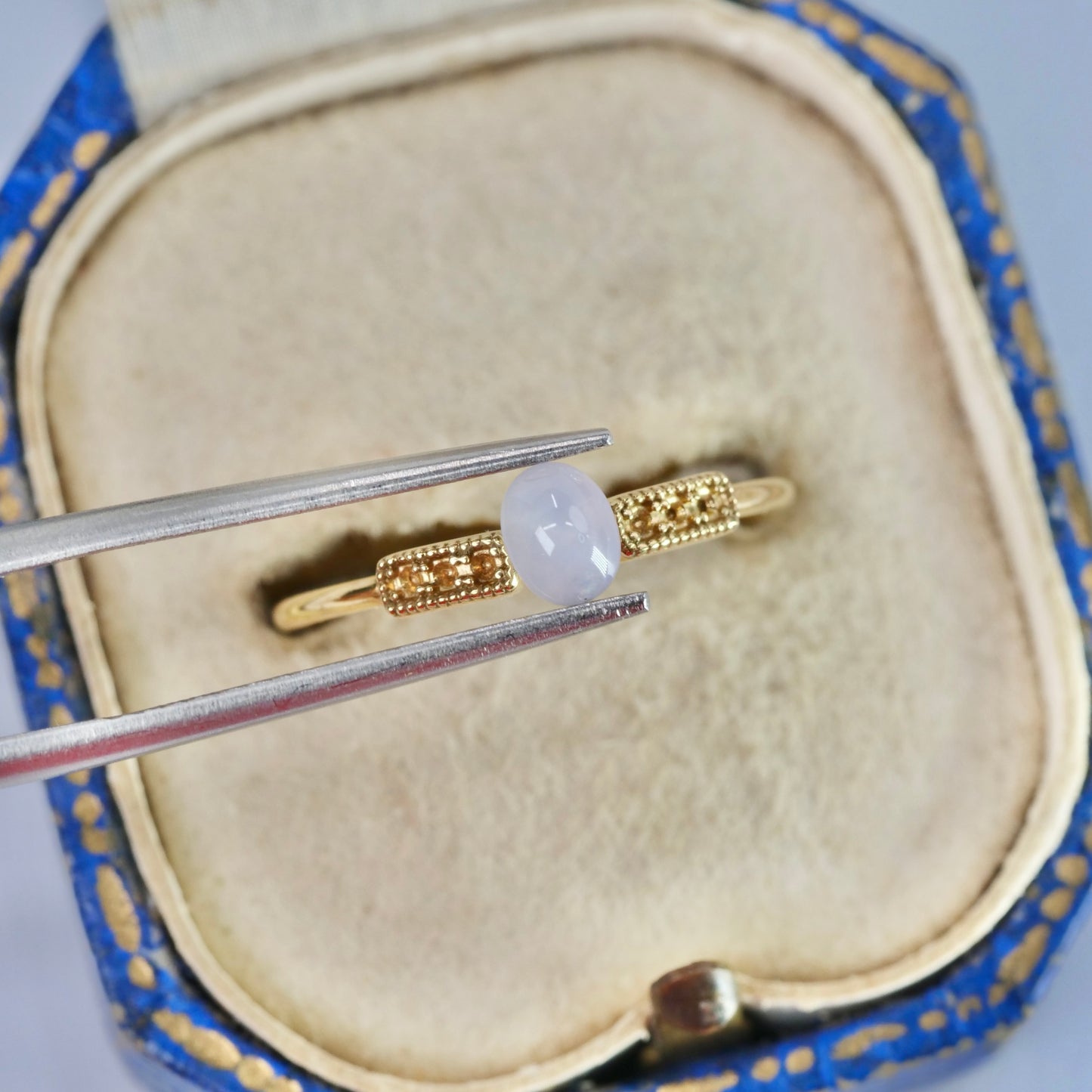 スターサファイア 0.56ct カボションカット 5.0mm×3.9mm×2.8mm【MJ2944】