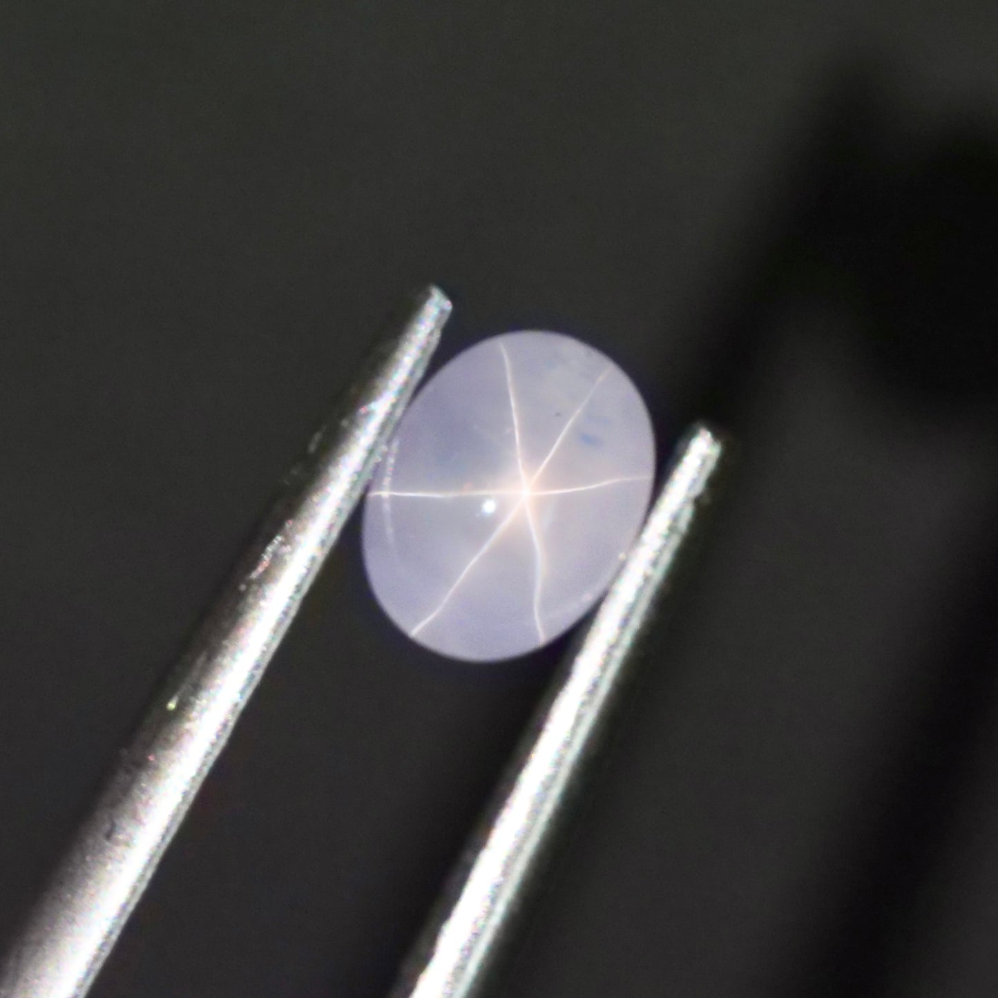 スターサファイア 0.56ct カボションカット 5.0mm×3.9mm×2.8mm【MJ2944】