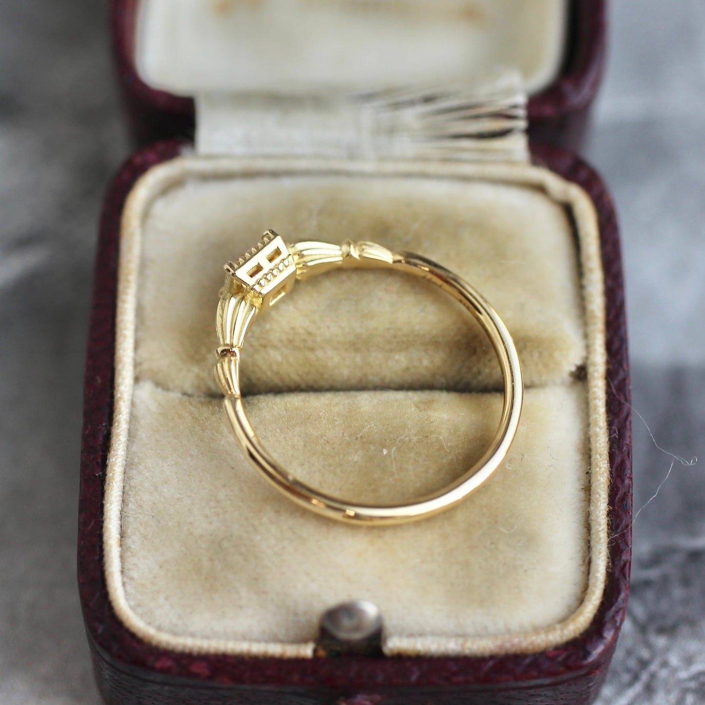 アヤナスピネル 3mm×3mm K18YG ミルフレーム×アンティークアーム リング 【MJ2407】