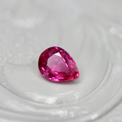 ルビー 0.20ct ペアシェイプカット  3.8mm×2.7mm×1.5mm【MJ2727】