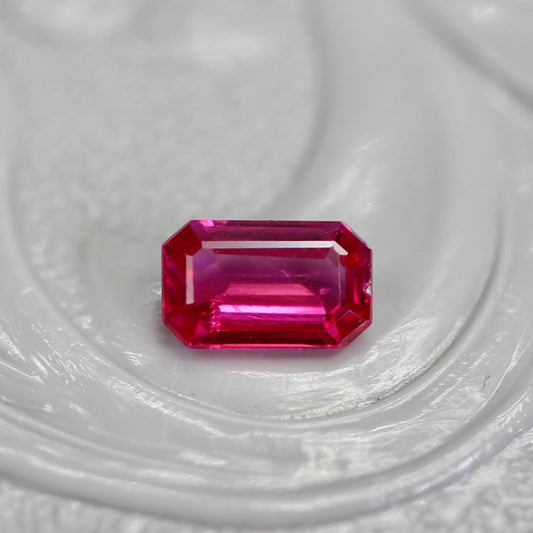 ルビー 0.32ct エメラルドカット 4.9mm×3.1mm×1.8mm【MJ2751】