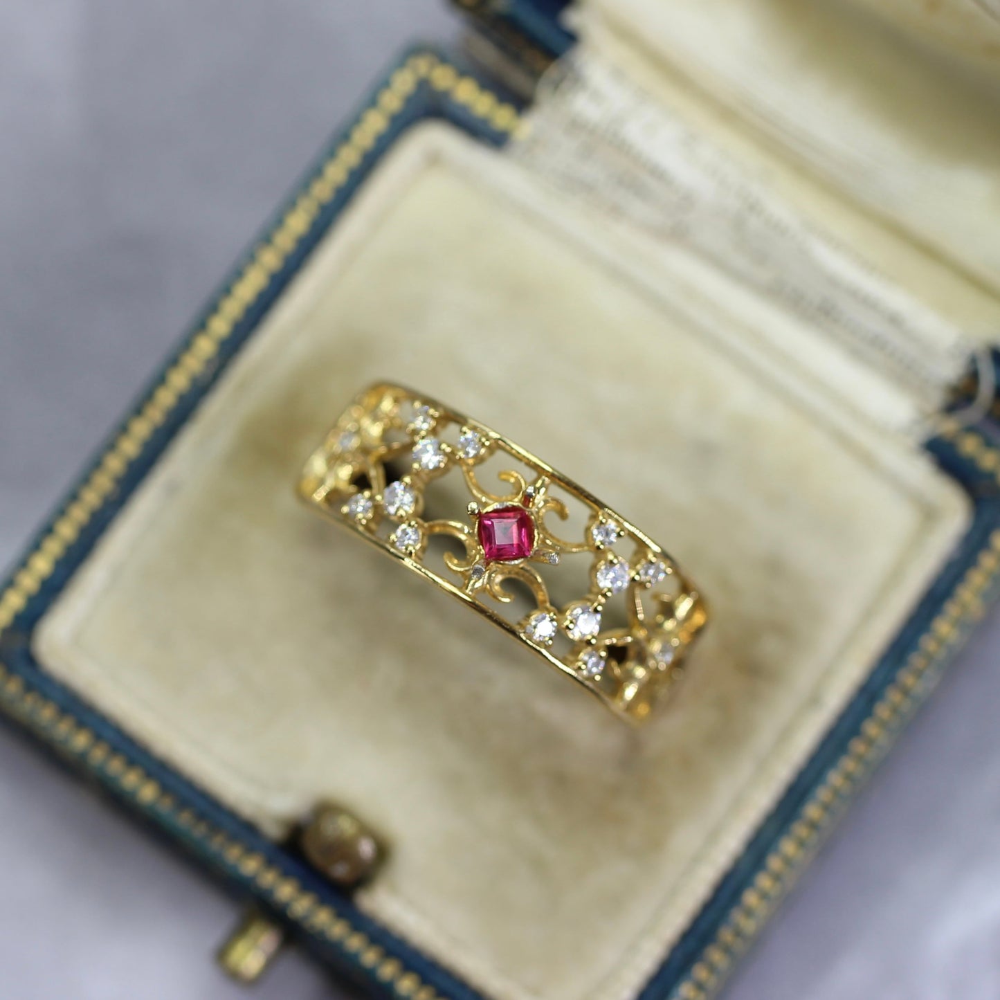 ルビー 0.06ct スクエアカット 2.1mm×2.1mm×1.3mm【MJ2749】