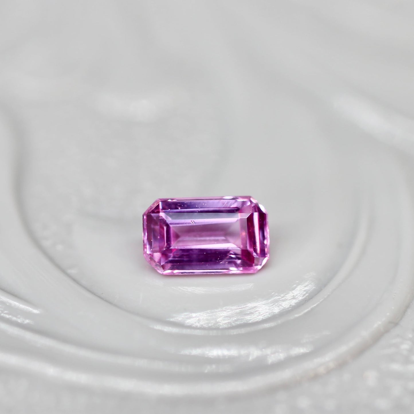 エメラルドカット パパラチアサファイア 0.202ct  3.9mm×2.4mm×1.3mm【MJ2581】