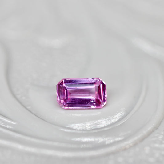 エメラルドカット パパラチアサファイア 0.202ct  3.9mm×2.4mm×1.3mm【MJ2581】