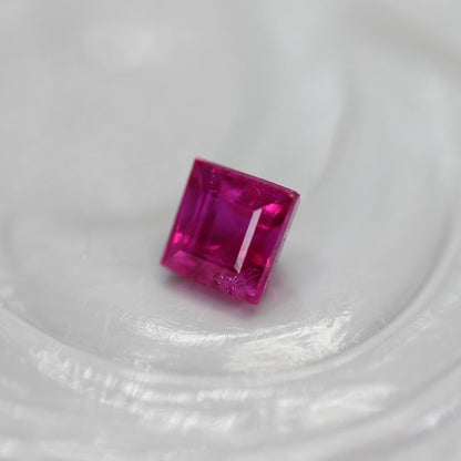 ルビー 0.15ct スクエアカット 2.5mm×2.5mm×2.0mm【MJ2750】