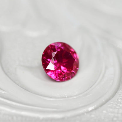 ルビー 0.41ct ラウンドカット  4.2mm×4.2mm×2.1mm【MJ2729】