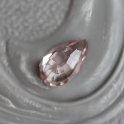 パパラチアサファイア 0.250ct 3mm×5mm ペアシェイプカット ソーティング付き【MJ2431】