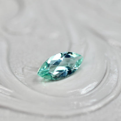 パライバカラーベリル 0.19ct マーキスカット 6.4mm×3.0mm×2.2mm【MJ2712】