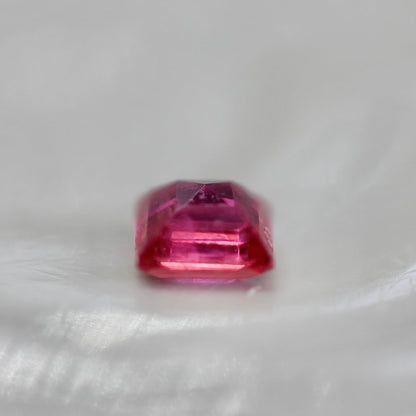 ルビー 0.06ct スクエアカット 2.1mm×2.1mm×1.3mm【MJ2749】