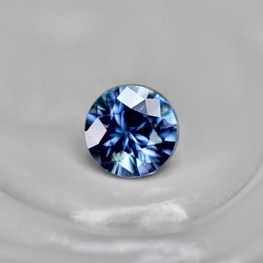 ベキリーブルーガーネット 0.16ct ラウンドカット  3.2mm×3.2mm×2.1mm【MJ2561】