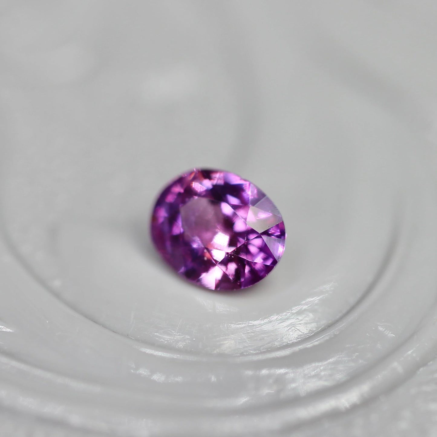 パープルサファイア 0.2ct オーバルカット 4mm×3.2mm 【MJ2462】