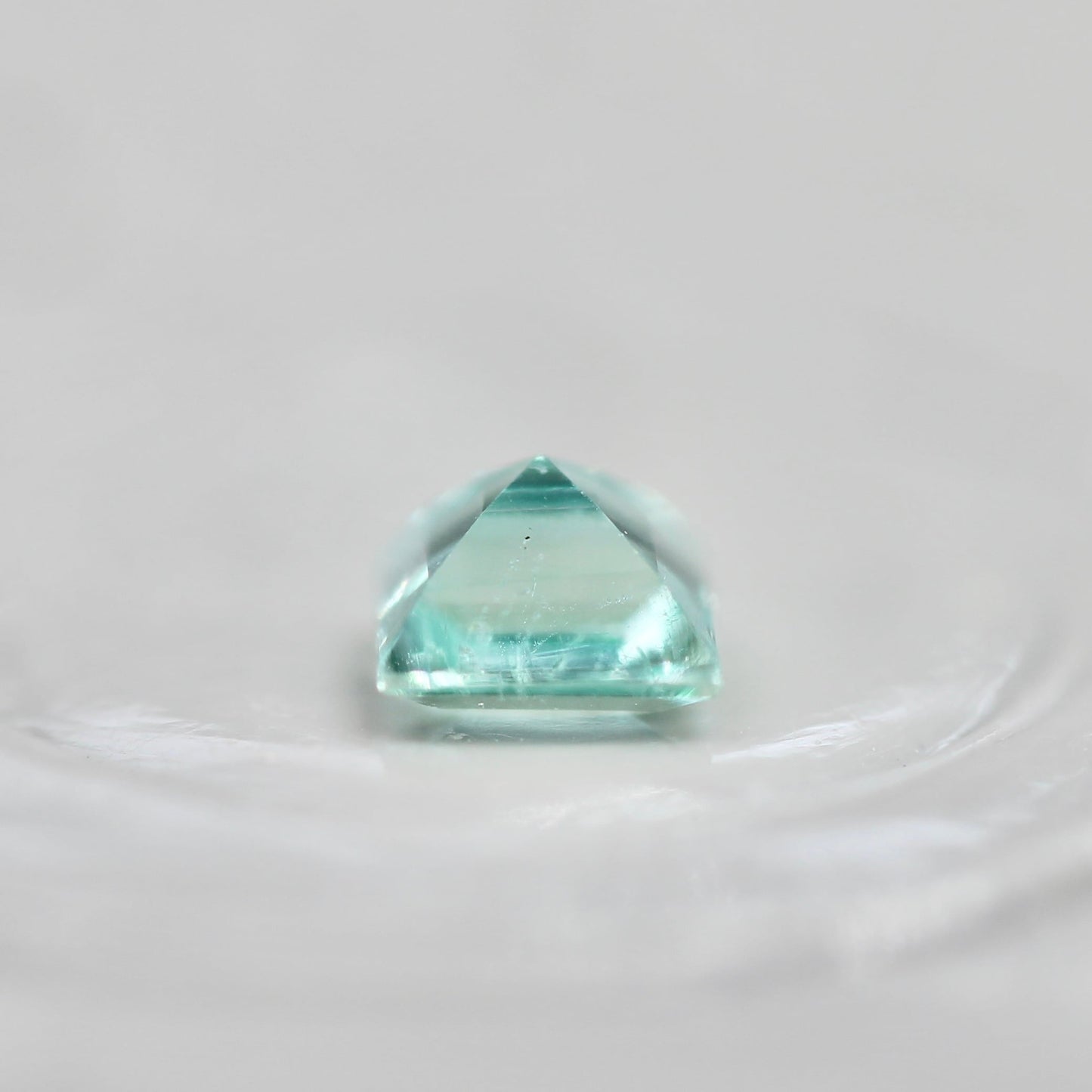 パライバカラーベリル 0.14ct スクエアカット 3.2mm×3.2mm×2.3mm【MJ2714】