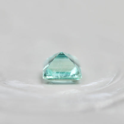 パライバカラーベリル 0.14ct スクエアカット 3.2mm×3.2mm×2.3mm【MJ2714】
