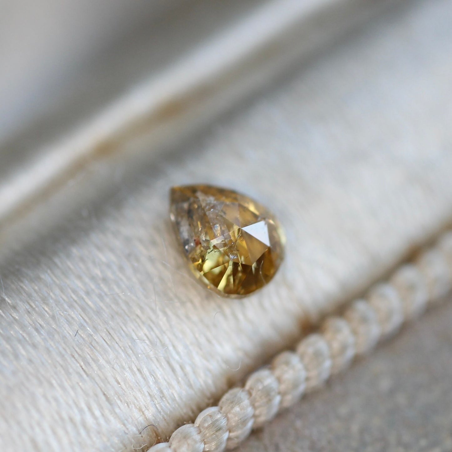 ペアシェイプカット ナチュラルダイヤモンド 0.225ct 4.2mm×3.1mm-1.7mm 【MJ2476】