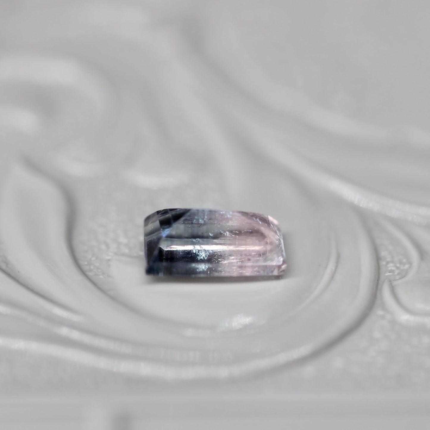 スクエアカット パーティーカラードトルマリン  0.53ct  5.9mm×3.0mm×2.3mm【MJ2574】