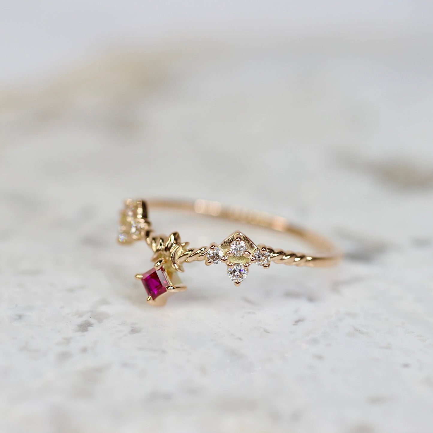 ルビー 0.07ct ダイヤモンド 計0.09ct スクエアカット K10PG 4本爪(プレーン)×レスピレーションアーム【MJ2849】