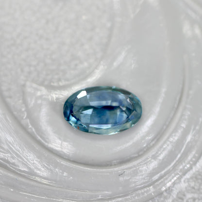 モンタナサファイア 0.26ct オーバルカット  4.8mm×3.0mm×2.1mm【MJ2731】