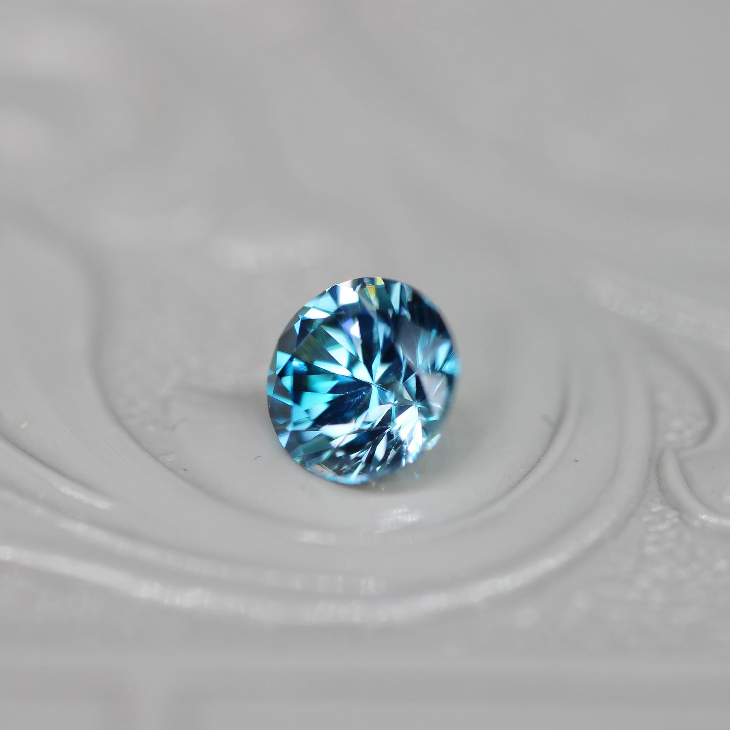 ラタナキリブルージルコン 0.73ct 5mm【MJ2539】