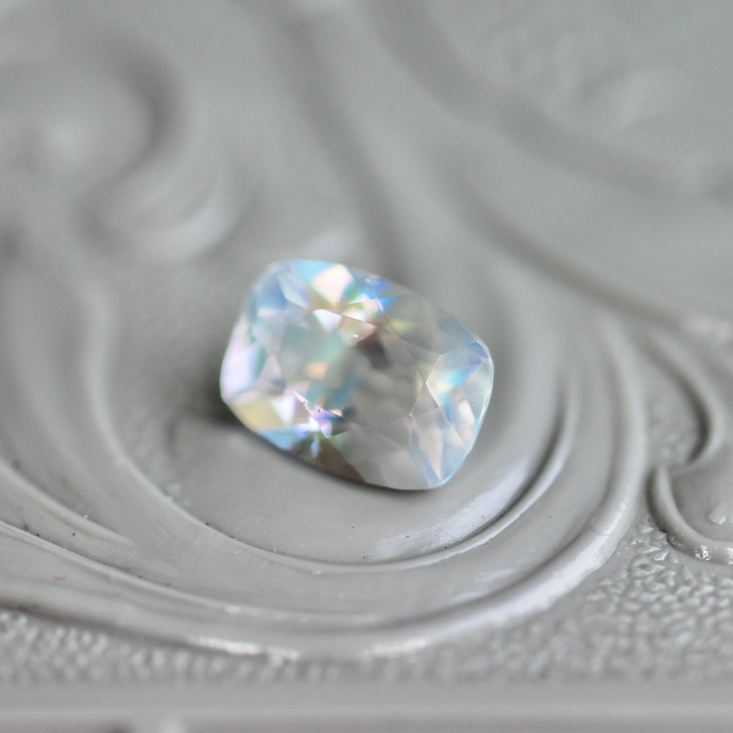 アンデシンラブラドライト 0.71ct 5×7mm マラウイ産 レインボームーンストーン 【MJ2451】