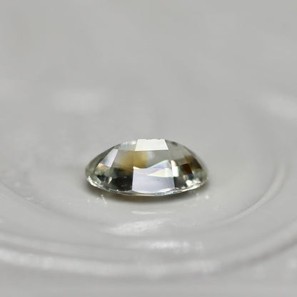 モンタナサファイア 0.25ct オーバルカット  4.7mm×2.9mm×2.0mm【MJ2733】