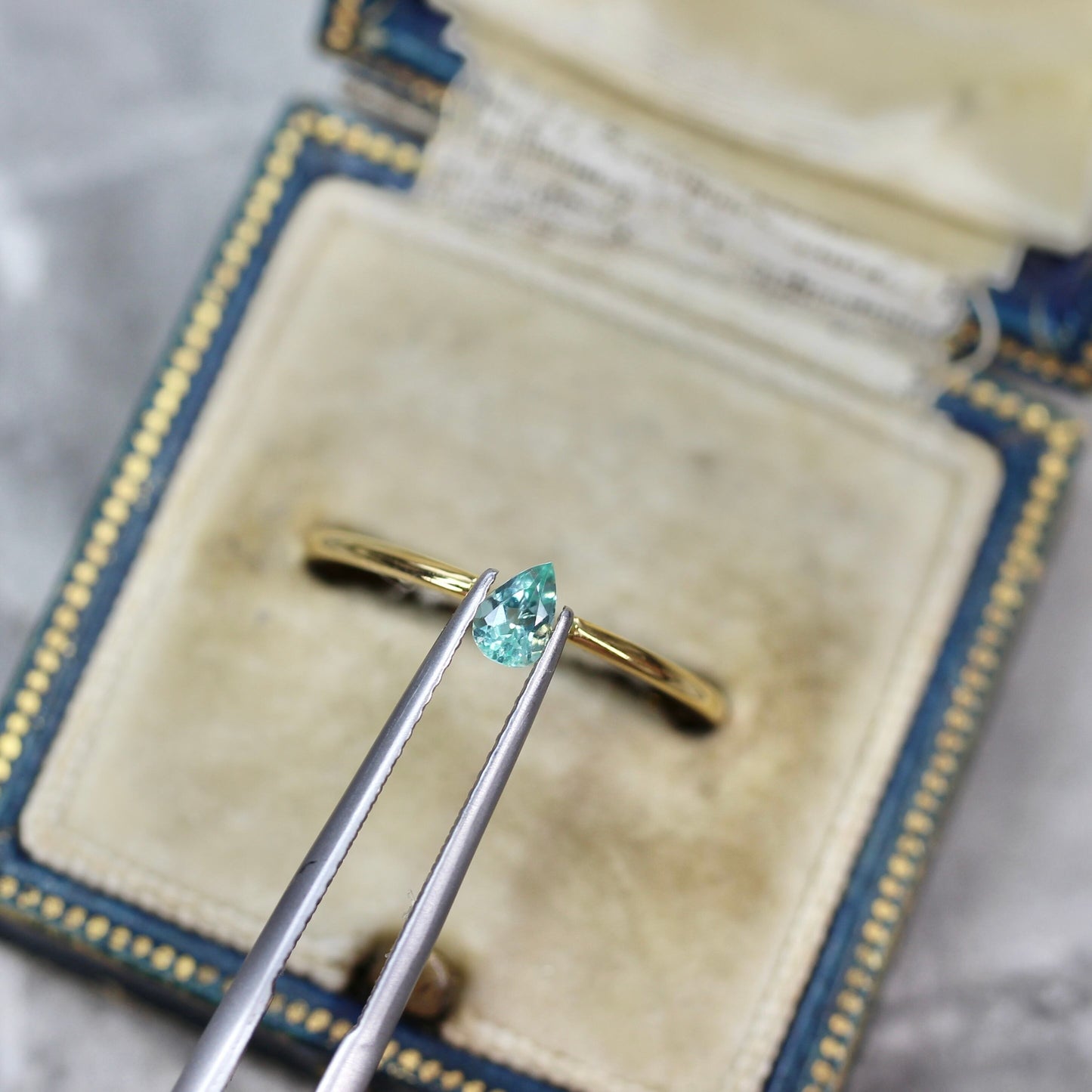 パライバカラーベリル 0.20ct ペアシェイプカット 4.8mm×3.4mm×2.7mm【MJ2715】