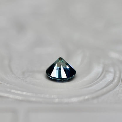 モンタナサファイア 0.25ct ラウンドカット 3.8mm×3.8mm×2.5mm アメリカ・モンタナ州産 勿忘草【MJ2599】