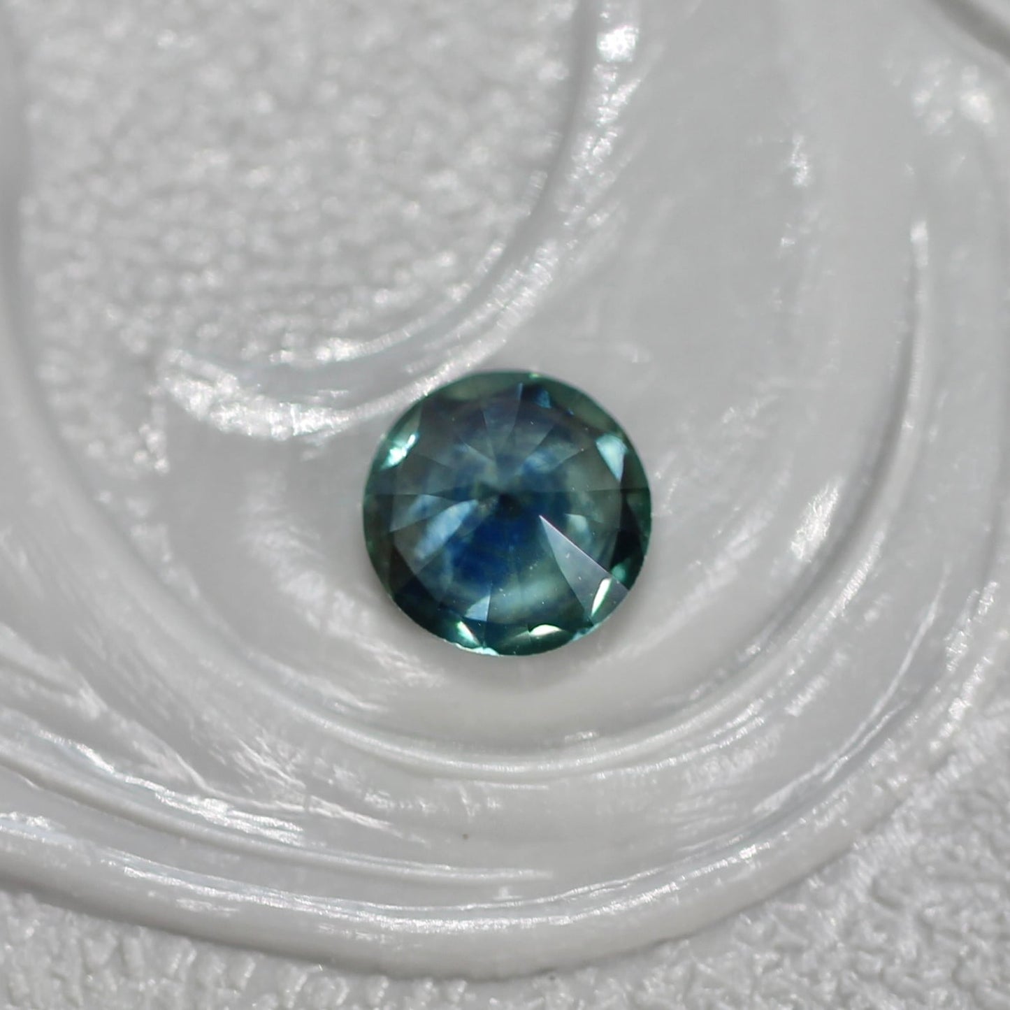 モンタナサファイア 0.25ct ラウンドカット 3.8mm×3.8mm×2.5mm アメリカ・モンタナ州産 風信子【MJ2597】