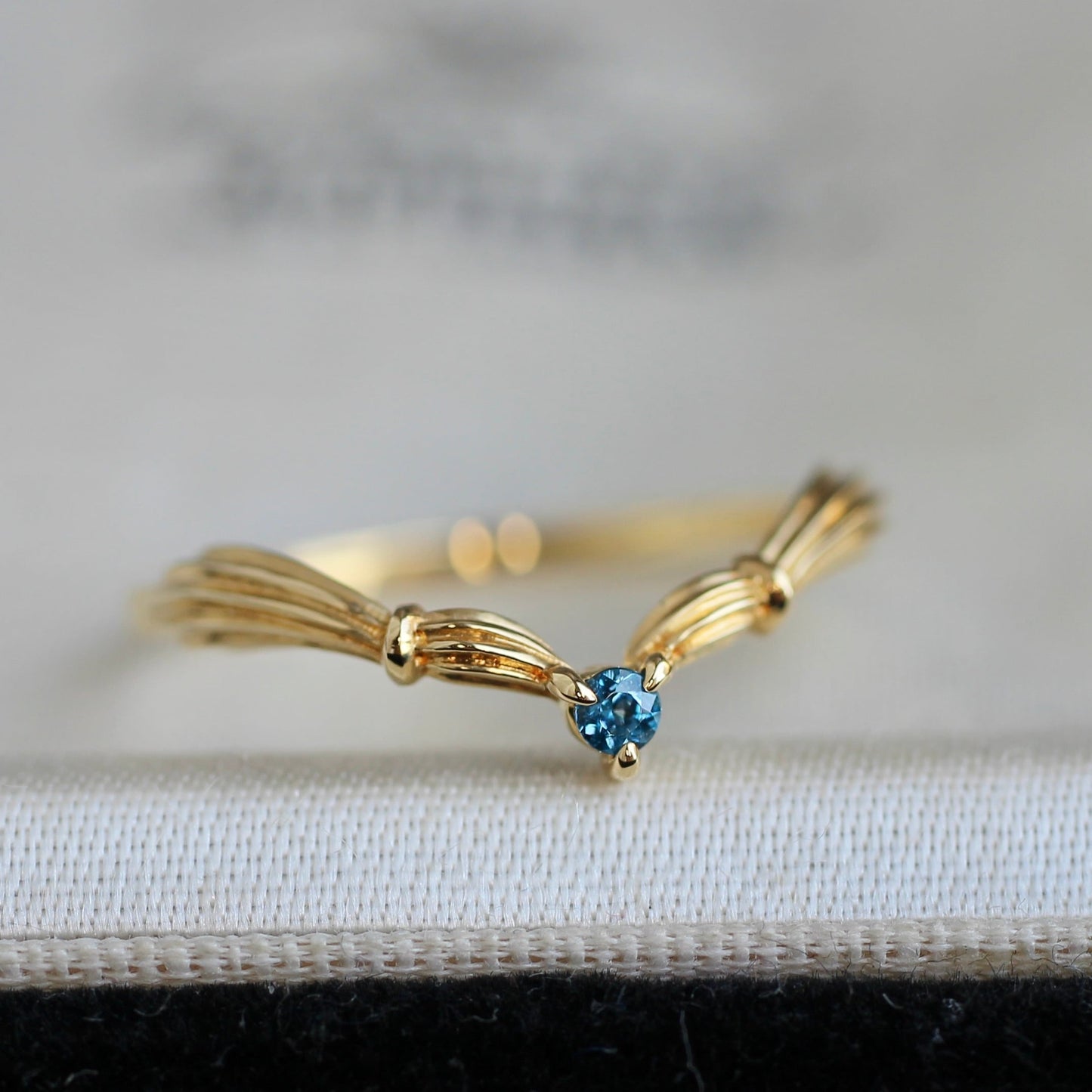 コバルトガーナイト 0.05ct アンティークVリング K18YG 【MJ2406】