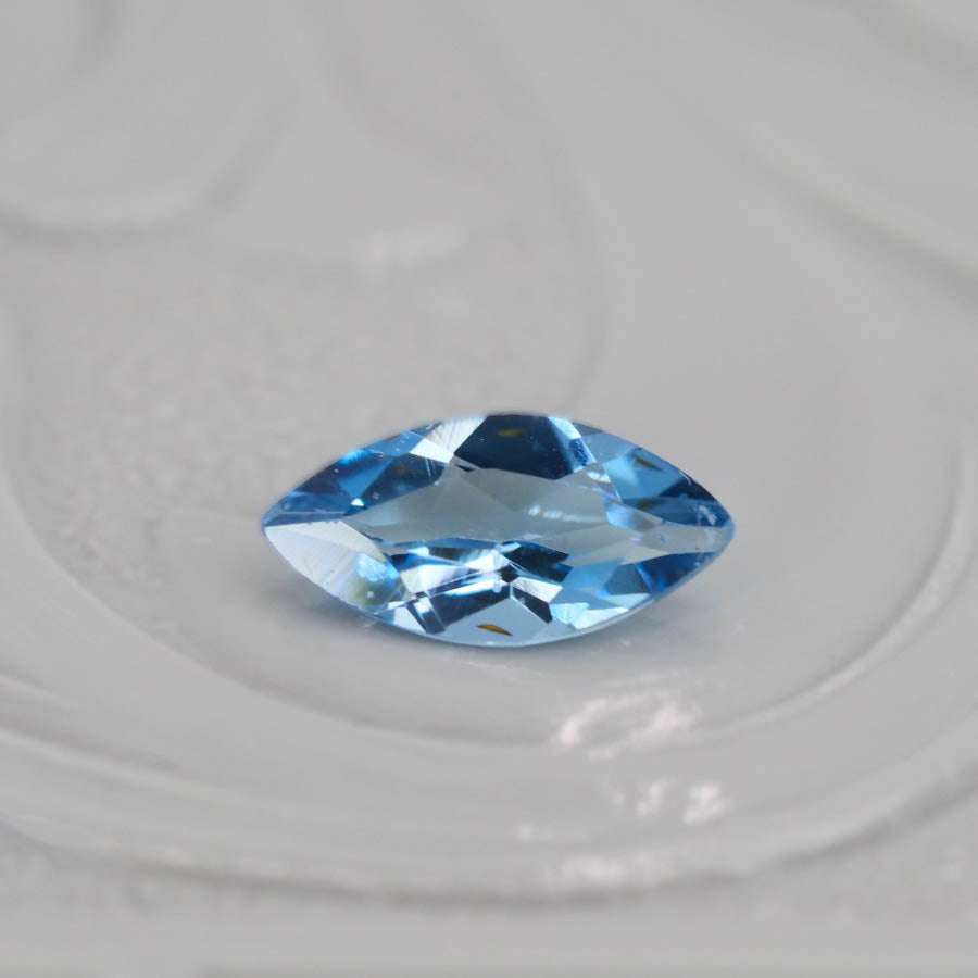 サンタマリアアクアマリン 0.17ct マーキスカット 5.8mm×2.9mm×1.8mm【MJ3065】