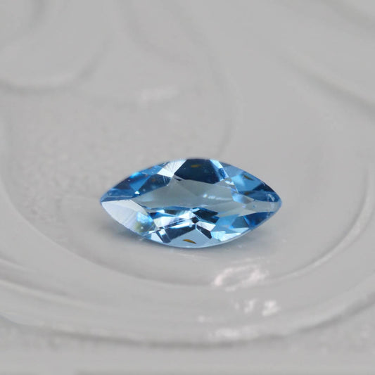 サンタマリアアクアマリン 0.17ct マーキスカット 5.8mm×2.9mm×1.8mm【MJ3065】