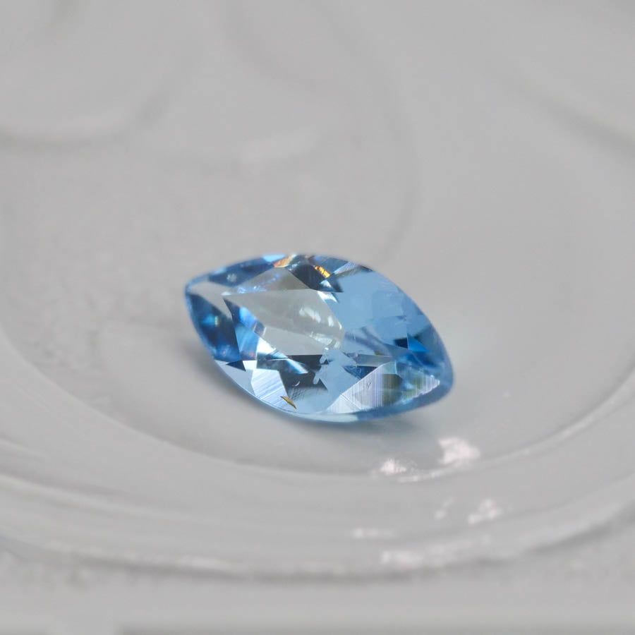 サンタマリアアクアマリン 0.17ct マーキスカット 5.8mm×2.9mm×1.8mm