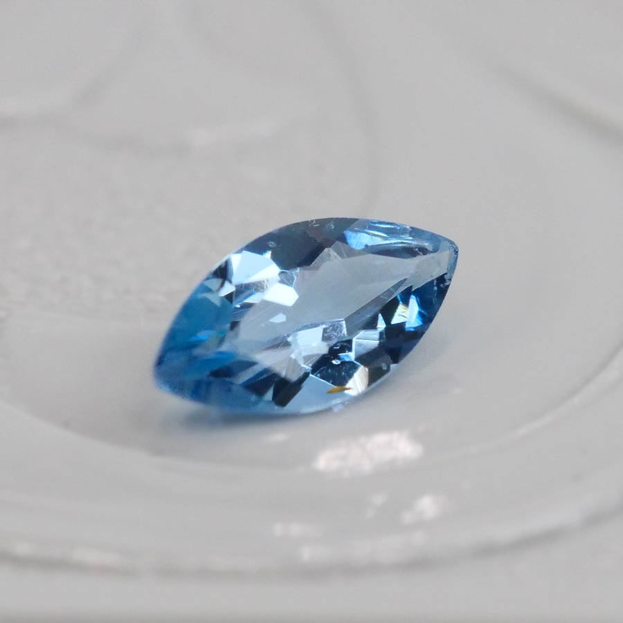 サンタマリアアクアマリン 0.17ct マーキスカット 5.8mm×2.9mm×1.8mm【MJ3065】