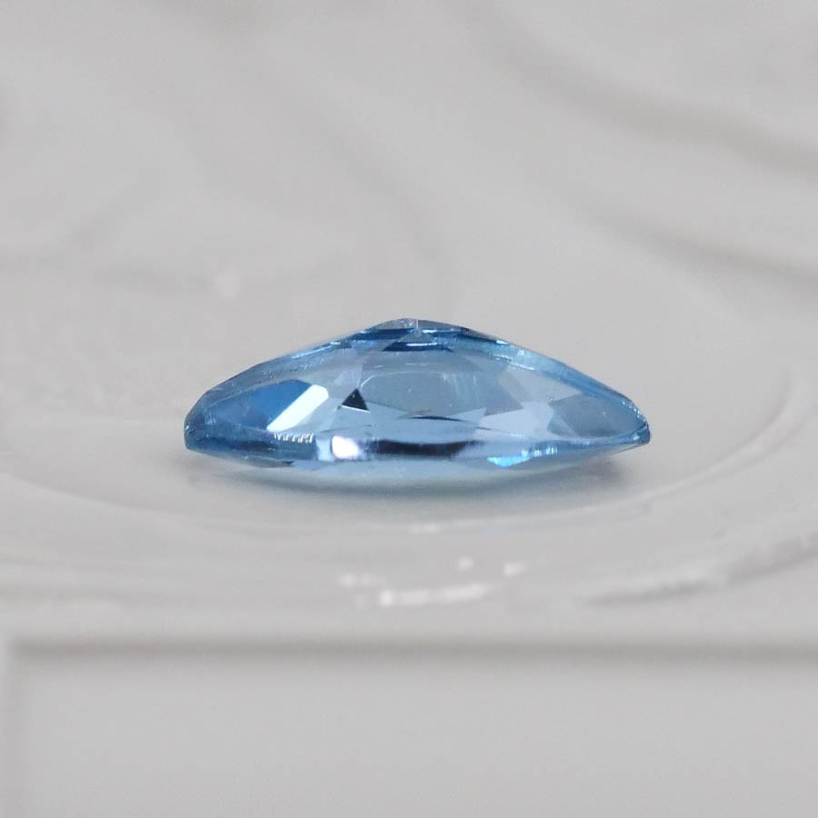 サンタマリアアクアマリン 0.17ct マーキスカット 5.8mm×2.9mm×1.8mm【MJ3065】