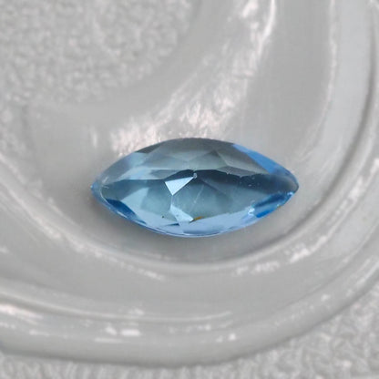 サンタマリアアクアマリン 0.17ct マーキスカット 5.8mm×2.9mm×1.8mm【MJ3065】